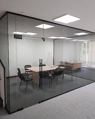 Перегородки на заказ: На заказ Цельностеклянная перегородка, Для офиса, Бронированное стекло, Бесплатный замер, Бесплатная доставка, Бесплатная установка — 11