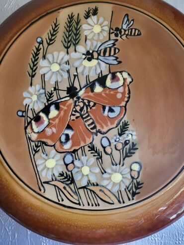 Ostalo posuđe: Tanjir nov za zid,rucni rad,rucno oslikan,pa glaziran. 70,80te — 5