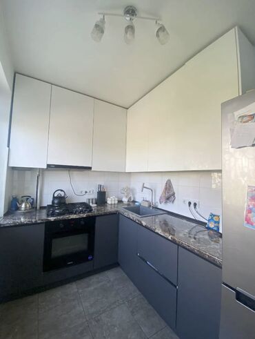 2 комнатные квартиры в бишкеке продажа: 2 комнаты, 50 м², Индивидуалка, 3 этаж, Дизайнерский ремонт