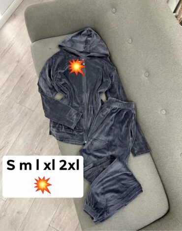 Gornji i donji deo: Ženski plišani trenerka komplet sa kapuljačom - Dvodelni set: gornji — 9