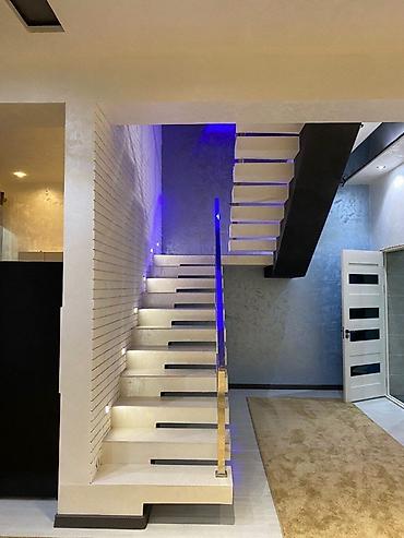 Бетонные лестницы: Бетонная лестница Для дома, Гарантия, Форма лестницы: Много-маршевая, Стиль: Хайтек — 45