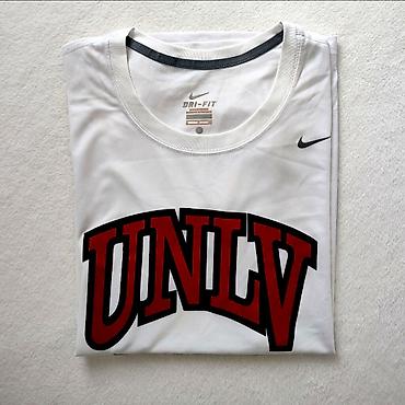 house majice zenske: Nike Dri-FIT ženska sportska majica – UNLV Tennis - Boja: bela sa — 1