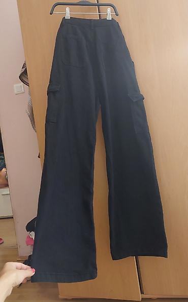 sinsay katalog: Bershka Crne cargo farmerice sa širokim nogavicama - Model: cargo — 3
