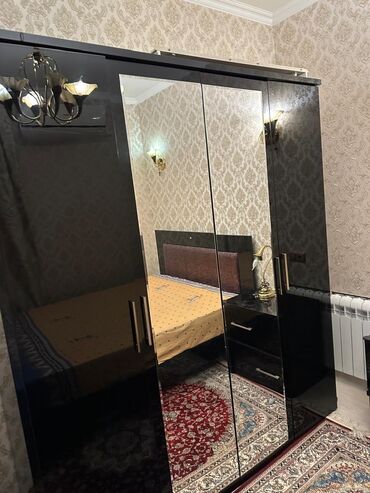 шкафы и стеллажи: Спальный гарнитур, Б/у, Двуспальная кровать, Шкаф, Комод, Италия