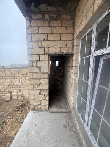 Həyət evləri və villaların satışı: Sahəsi geniş həyətyanı olan daş tikili ev. - Tikinti materialı: bərk — 11