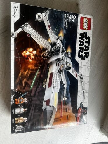 gəlinciklər üçün oyuncaq karetlər: LEGO Star Wars Luke Skywalker's X-Wing Fighter dəsti. 9 yaşdan yuxarı