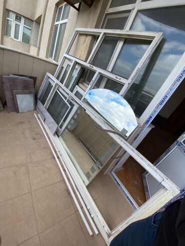 Plastik qapılar: Plastik balkon qapısı iki ədəd, biri rezini qopub
60 və 50 AZN