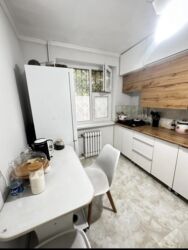 прадаю дом в районе кызыл аскер: 3 бөлмө, 58 кв. м, 104-серия, 1 кабат, Косметикалык ремонт