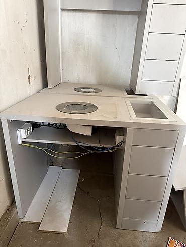 Комплект мебели и оборудования для маникюрного салона / нейл-студии
