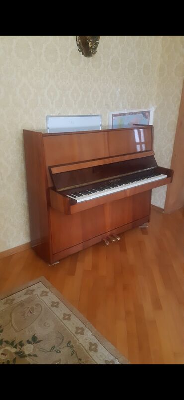 belarus mebel bakida: Piano, Belarus