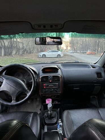 Другие автомобили: Черный седан класса D, 4 двери, левый руль. Кузов с плавными линиями — 9