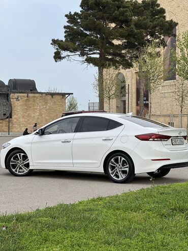 Hyundai: Hyundai Avante: 1.6 l | 2016 il Sedan — 6