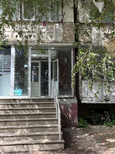 аренда торгового места на рынке: 6-cı Mikrarayonda 9 Mərtəbəli Binanın 1-ci Mərtəbəsində Sahəsi 32 Kv