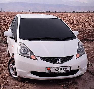 Honda Fit: 2008 г., 1.3 л, Автомат, Бензин, Хэтчбэк