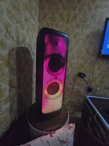 Усилители: JBL Колонка, Тип - Портативная, цвет - Черный