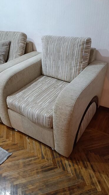 диван и 2 кресла: Цвет - Бежевый, Б/у