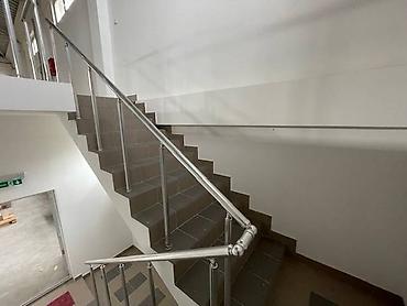 Magacini i radionice: U našoj ponudi su dva nova objekta na 15 ari placa - kancelarijski — 24