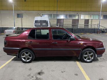 венто салон: Volkswagen Vento: 1997 г., 2 л, Механика, Бензин, Седан