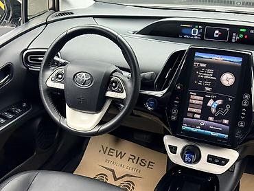 corolla 2022: Toyota Prius: 2017 г., Гибрид, Лифтбек — 10