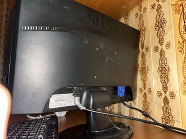 hp monitor: LG W1943SS-PF 18.5" LCD MONİTOR
. kabelləri də verəcəm üstündə