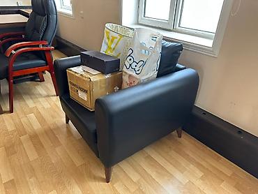 Ofis dəst mebeli: Ofis mebel dəsti Tərkibi: - Direktor masası: geniş iş səthi, kabel — 11