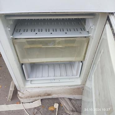 frost: Холодильник Indesit, двухкамерный, с нижней морозильной камерой — 4
