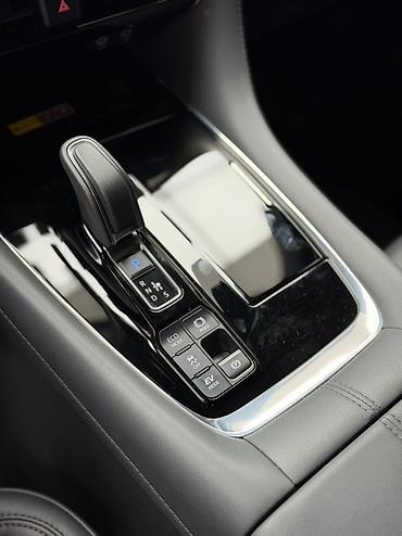 Toyota: Toyota Alphard: 2025 г., 2.5 л, Гибрид, Минивэн — 9