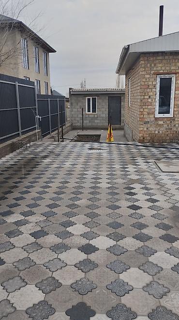 Продажа коттеджей и домов: Продаётся жилой дом с благоустроенным двором. дом 130 м. кв. 4 сотый — 1