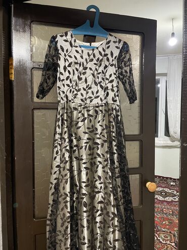 тигровое платье: Детское платье, цвет - Черный, Б/у