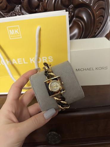 starex is saatlari: Michael Kors qadın qol saatı - Modell: zəncir qayışlı, kvadrat — 1