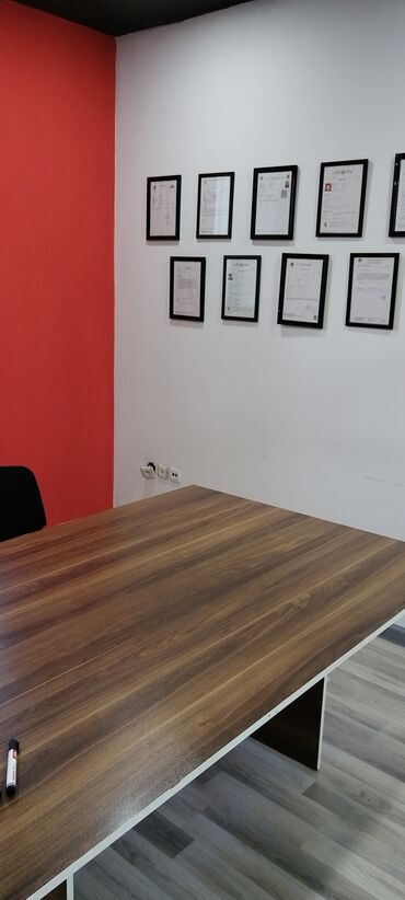 Ofislər: Elmlər metrosunun yaxınlığında yerləşən 160 kv.m sahəsi olan 6 otaqlı — 7