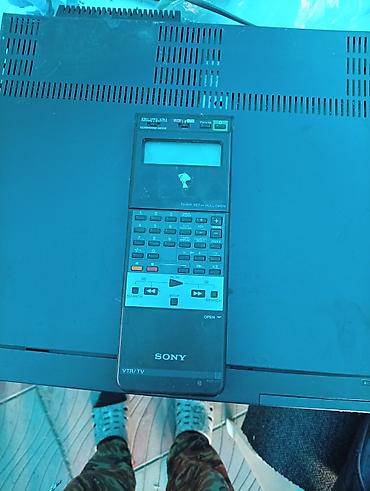 Другое ТВ и видео: Видеомагнитофон Sony VHS с пультом - Формат: VHS, система HQ (High — 4