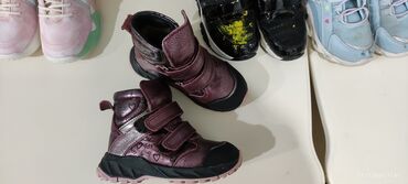 Детская обувь: Детская обувь (несколько пар, разные модели и цвета) цены и размеры — 2
