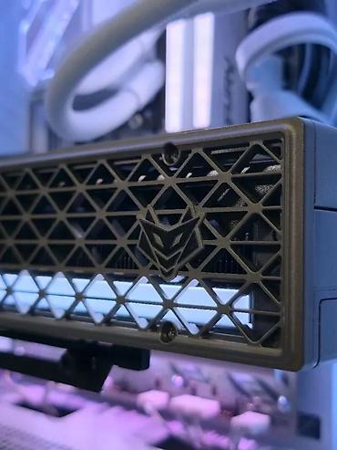 Desktop računari i radne stanice: Ryzen 7 9800X3D RX 9070XT X870 32GB 2TB - SM136PC. ✨ Prodaja i — 17