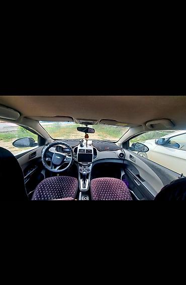 Транспорт: Chevrolet Aveo: 2013 г., 1.5 л, Автомат, Бензин, Седан — 1