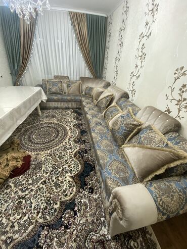 Другие мебельные гарнитуры: Продается угловой диван 3•2 метра состояние хорошая брали за 38000