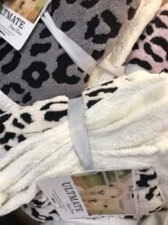 Одеяла и пледы: Плед, Новый, Все сезоны, Двусторонний, Плюшевый — 42