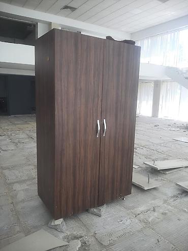 Pəncərələr: - İkiqat PVC pəncərə: ağ rəngli, iki açılan qollu, qapaqlı panel şüşə — 2