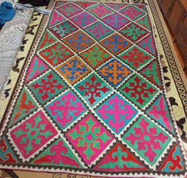 стол швейный: Килем Колдонулган, Кийиз, Кыргызстанда жасалган, Бөлүп төлөө