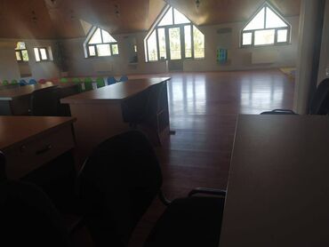 Mağazalar: Binəqədi rayon ərazisində 4 mərtəbəli tam təmirli, 700 kv sahəsi olan — 17