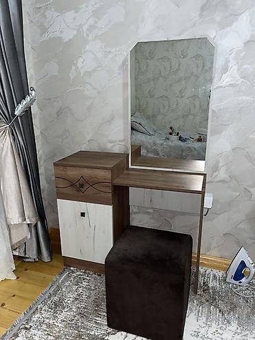 Vizaj/maqaj masası dəsti Dəstə daxildir: - Güzgülü masa - 1 ədəd