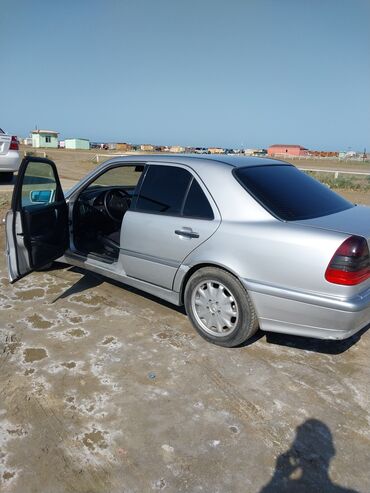 Mercedes-Benz: Mercedes-Benz 200: 2 l | 1999 il Sedan