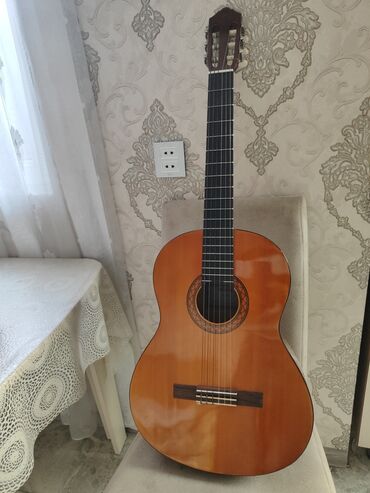 Klassik gitaralar: Klassik gitara, Yamaha, İşlənmiş, Ünvandan götürmə, Pulsuz çatdırılma, Rayonlara çatdırılma