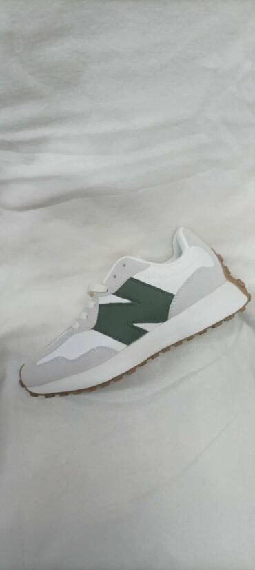 Women's Sneakers and athletic shoes: New Balance, 41 — 10