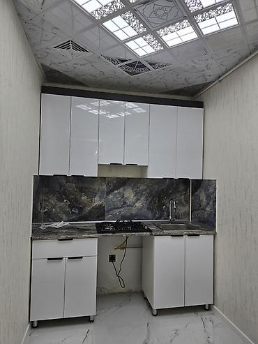 samovar satilir: Ağ rəngli müasir mətbəx mebeli dəsti. Qaz pechi ve moyka daxil 550 AZN — 1