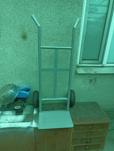 Садово-строительные тачки и тележки: Садово-строительная тачка и тележка, Двухколесная, Новый — 8