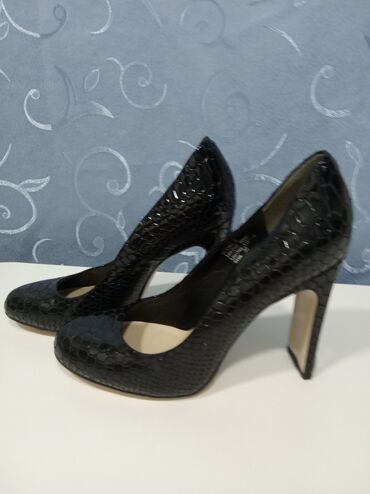 женское обувь: Туфли 37, цвет - Черный