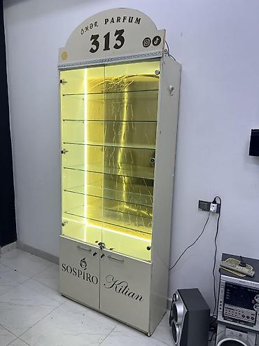 polka satilir: Vitrin satılır. Aşağısı şkaf, Arxası vinil, led işiq, şüşə polkalar, 2 — 3