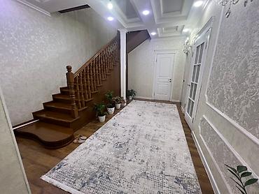 Продажа коттеджей и домов: Просторный двухэтажный дом с ухоженным зеленым участком. - — 44