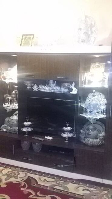 Uzunmüddətli kirayə mənzillər: 4-cu mkr dairəsində, 9 mertebeli binanin 3-cu mertebesində,1 otaqdan — 6